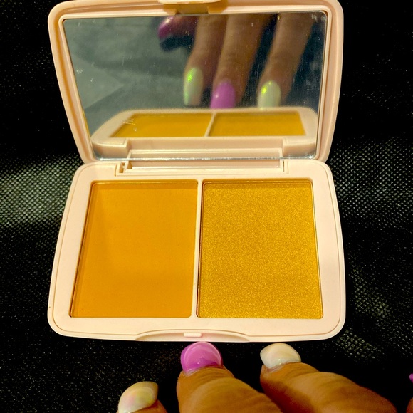 Half caked double dipper combo bronzer/highlighter powder. - Picture 5 of 5